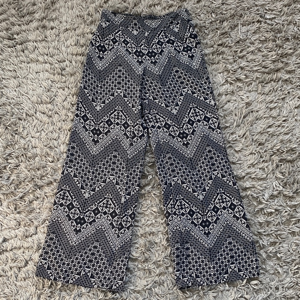 Charlotte Russe Black and White Chevron Geometric Print Wide Leg Pants